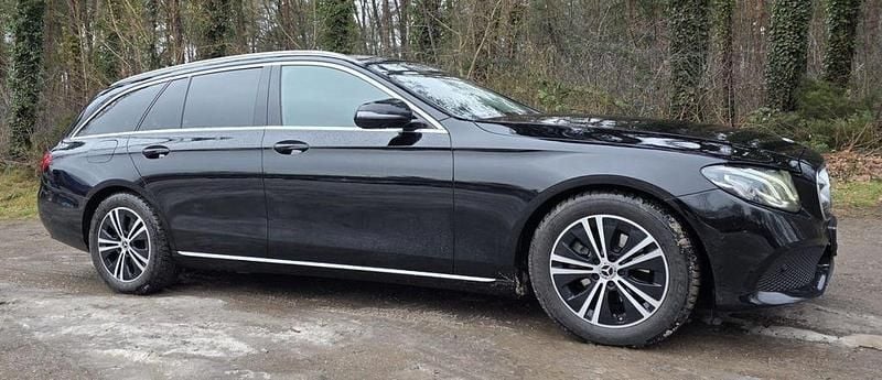 Gebraucht Mercedes E220 194 PS (142 kW) 2019 Schwarz Limousine