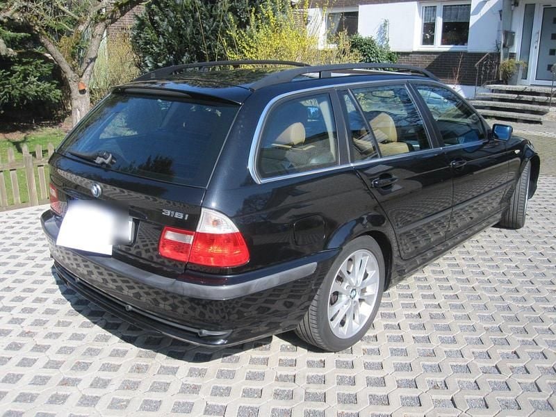 Schwarz Gebraucht 2005 BMW 330 Kombi | 7.900 € (Fairer Preis) - Bild 1/4