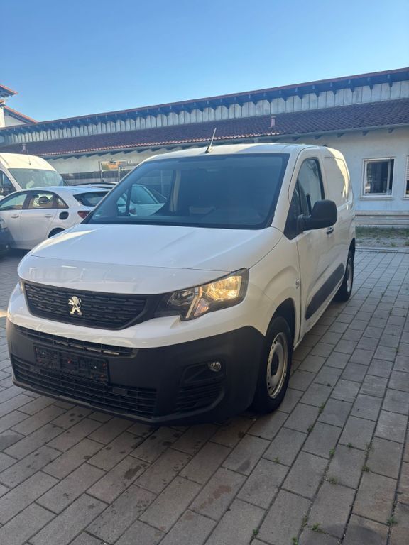 Weiß Gebraucht 2019 Peugeot Partner Van / Kleinbus | 9.999 € (Superpreis) - Bild 1/4