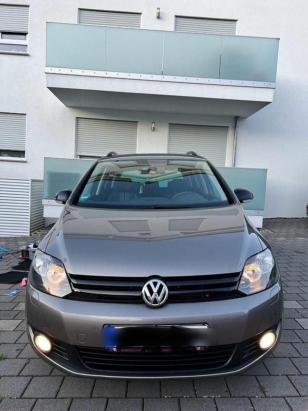 Braun Gebraucht 2013 VW Golf Plus Cross Match Van / Kleinbus | 8.100 € (Fairer Preis) - Bild 1/4