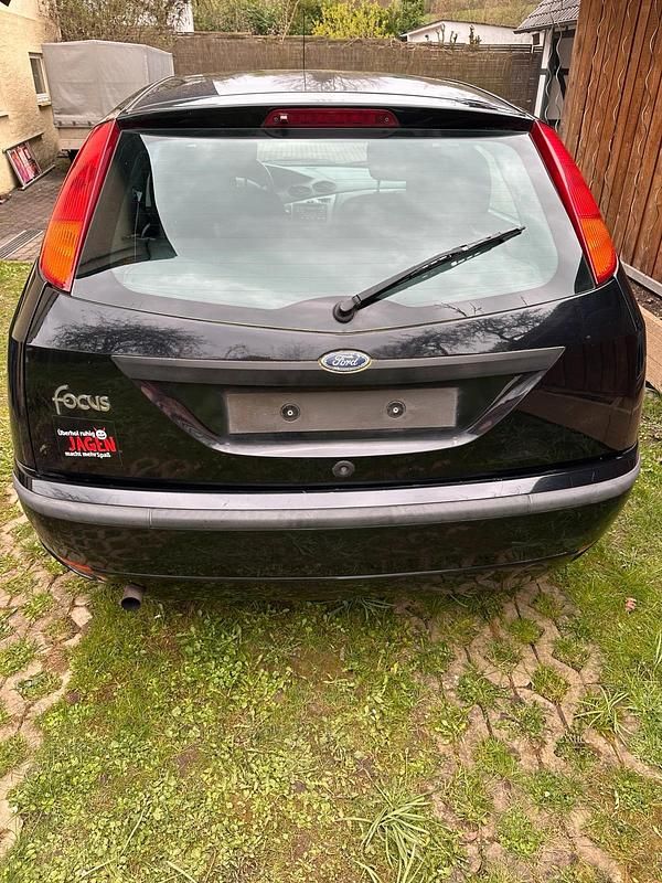 Gebraucht Ford Focus 100 PS (73 kW) 2003 Schwarz Kleinwagen