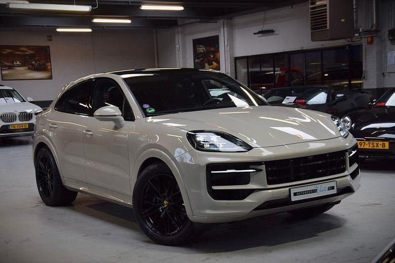 Beige Gebraucht 2024 Porsche Cayenne E-Hybrid Coupe Coupé | 108.400 € - Bild 1/4