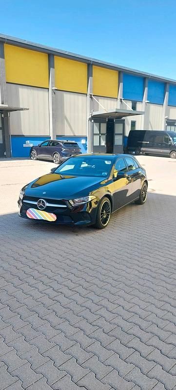 Schwarz Gebraucht 2023 Mercedes A180 Kombi | 22.900 € - Bild 1/4
