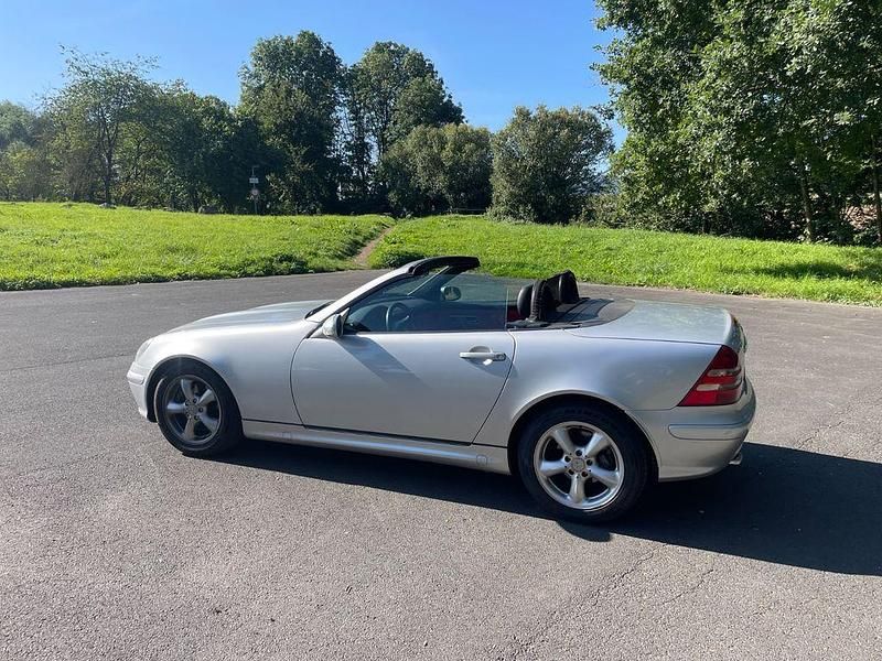 Silber Gebraucht 2001 Mercedes SLK320 Cabrio | 7.400 € (Guter Preis) - Bild 1/4