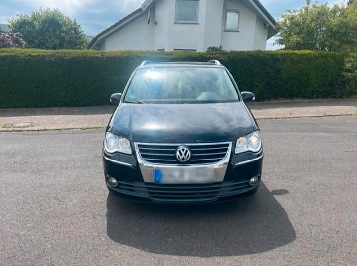 Schwarz Gebraucht 2009 VW Touran Van / Kleinbus | 4.550 € (Teuer) - Bild 1/4