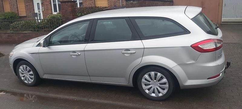 Gebraucht Ford Mondeo 116 PS (85 kW) 2011 Silber Kombi