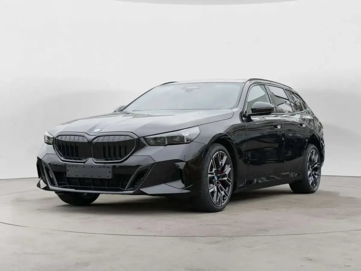 Neu BMW 530e M Sport 299 PS (219 kW) 2025 Schwarz Kombi