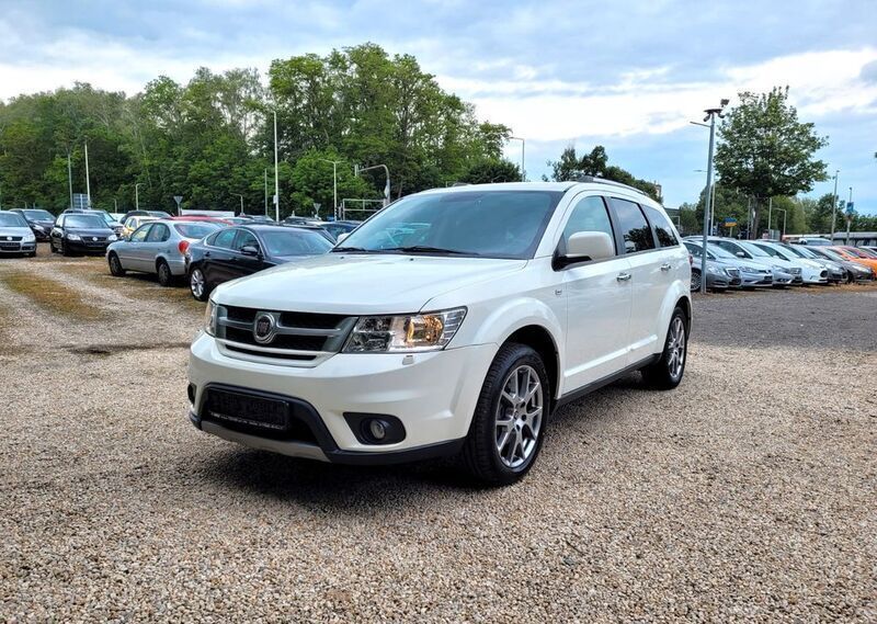 Bianco idealista Gebraucht 2015 Fiat Freemont Lounge SUV | 8.980 € (Fairer Preis) - Bild 1/4