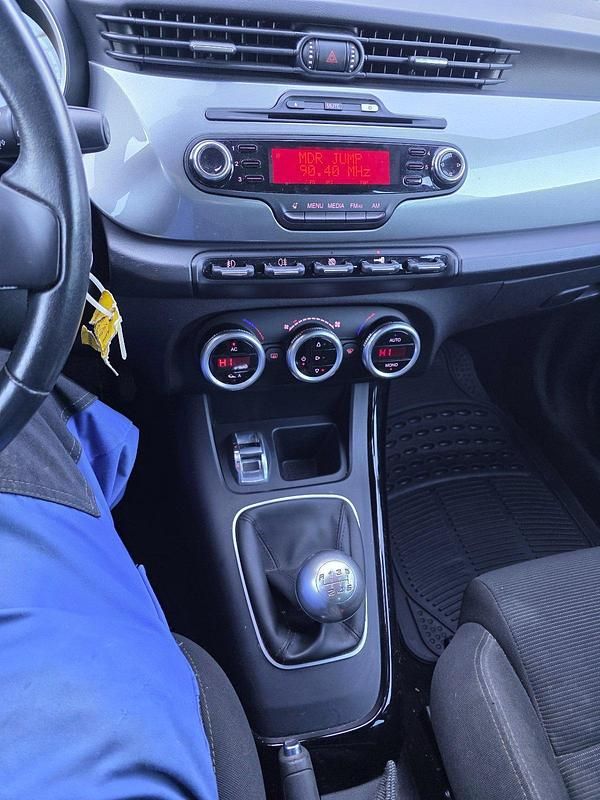 Gebraucht Alfa Romeo Giulietta 120 PS (88 kW) 2011 Silber Kleinwagen