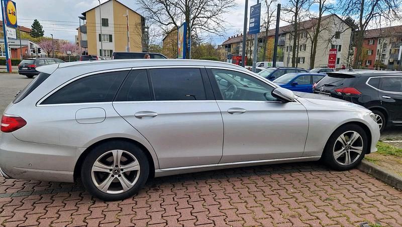 Gebraucht Mercedes E220 194 PS (142 kW) 2017 Silber Kombi