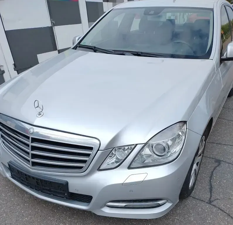 Gebraucht Mercedes E220 Edition 170 PS (125 kW) 2013 Silber Limousine