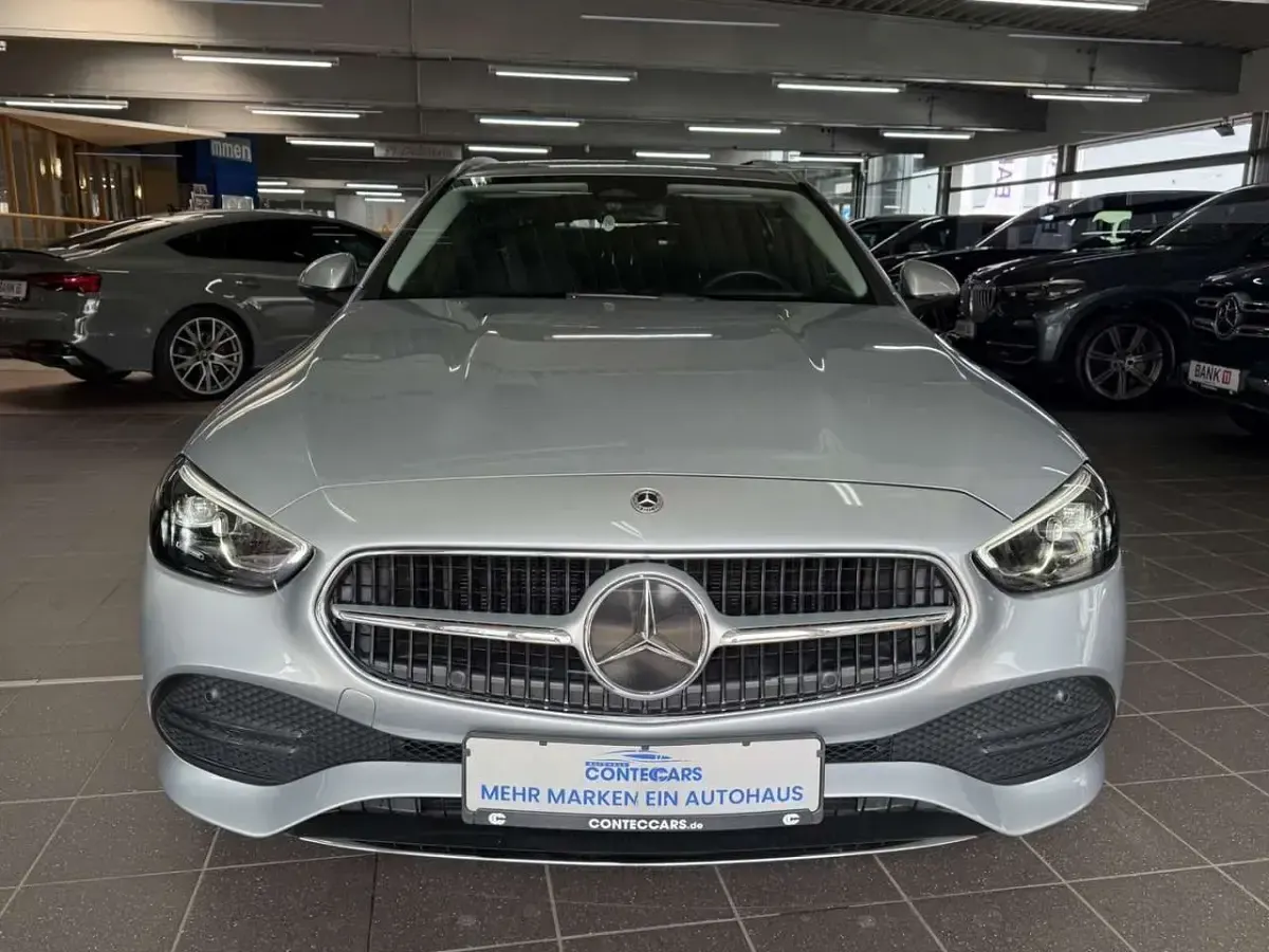 Gebraucht Mercedes C200 Avantgarde 163 PS (119 kW) 2023 Silber Limousine