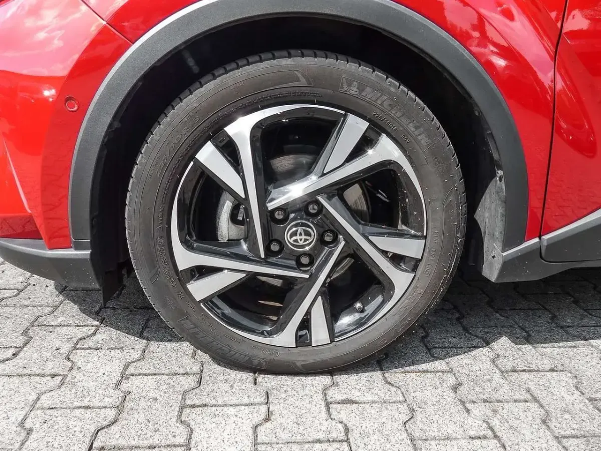 Gebraucht Toyota C-HR Basis 184 PS (135 kW) 2022 Karminarot metallic SUV