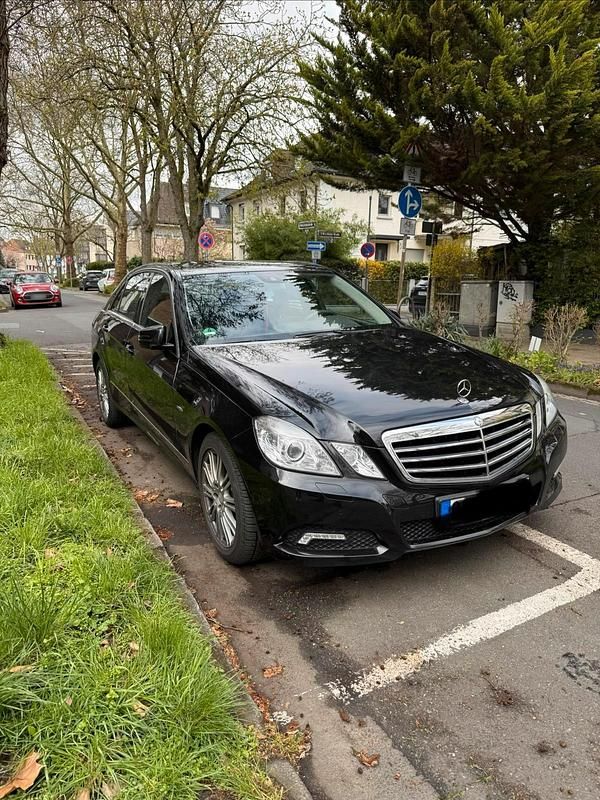 Gebraucht Mercedes E200 184 PS (135 kW) 2009 Schwarz Limousine
