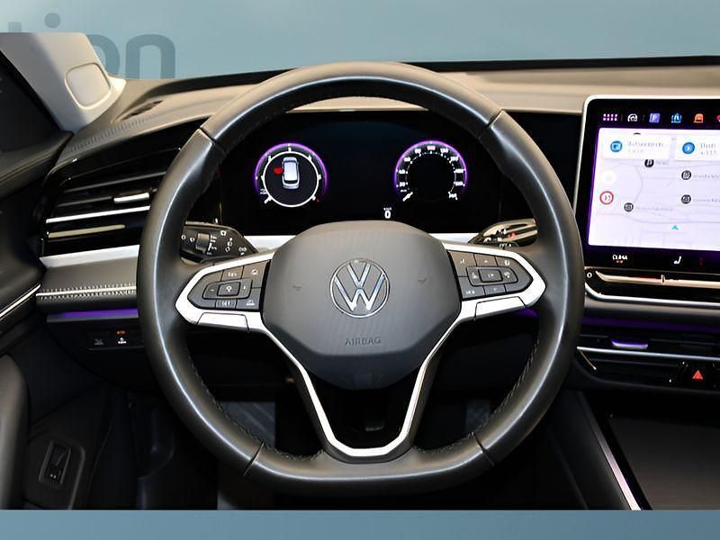 Gebraucht VW Passat 150 PS (110 kW) 2025 Rot Kombi