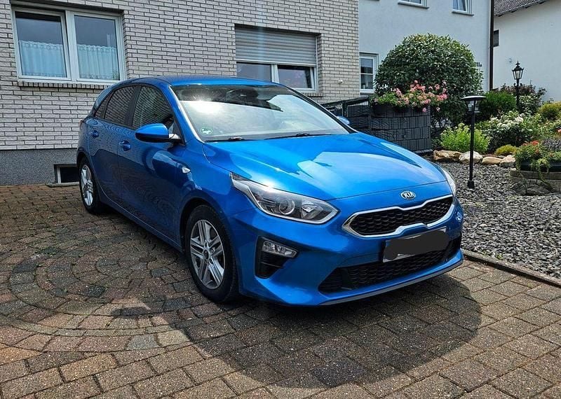Blau Gebraucht 2019 Kia Ceed Edition 7 Limousine | 11.990 € (Fairer Preis) - Bild 1/4