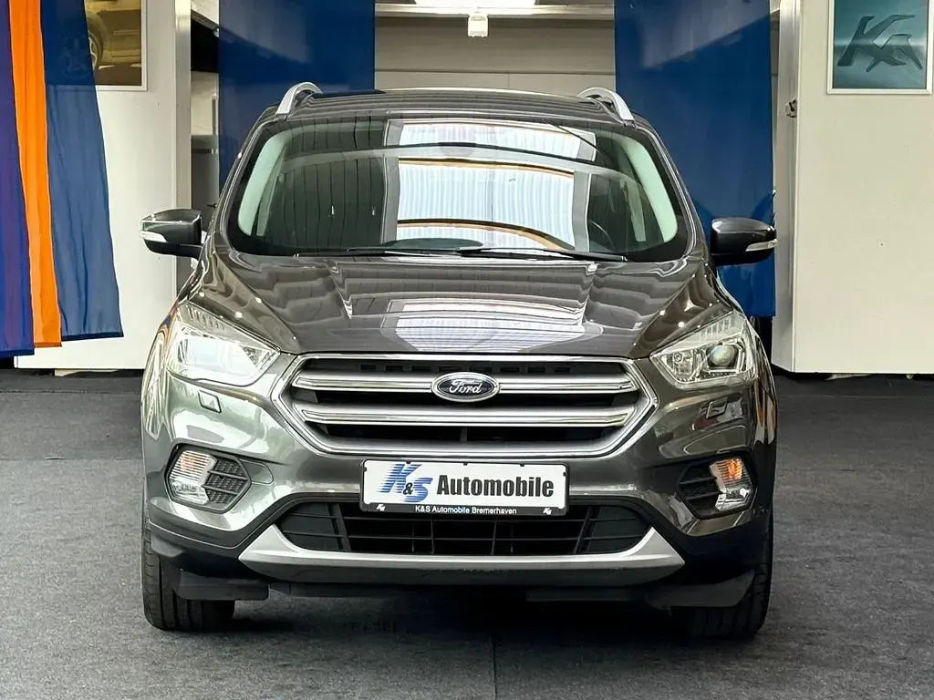 Gebraucht Ford Kuga 150 PS (110 kW) 2018 Grau SUV
