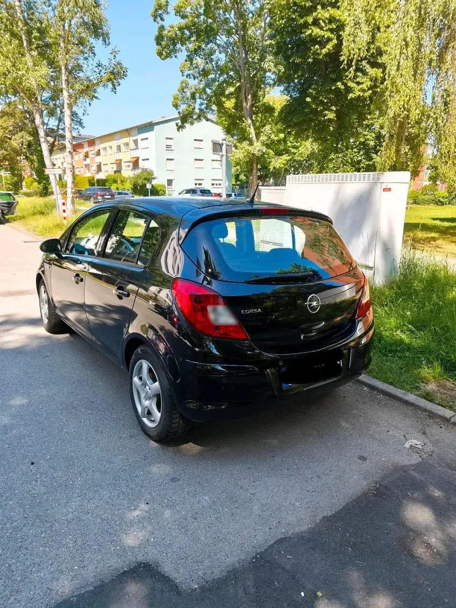 Używany Opel Corsa 80 KM (58 kW) 2009 Czarny Hatchback