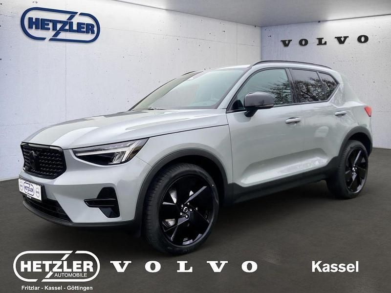 Vapour grey / metallic Neu 2025 Volvo XC40 Plus SUV | 53.830 € (Teuer) - Bild 1/4