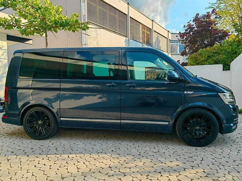 Blau Gebraucht 2019 VW Multivan Highline Van | 41.980 € (Etwas zu teuer) - Bild 1/4
