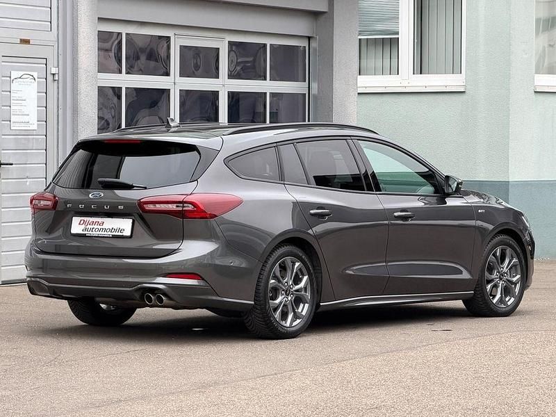 Gebraucht Ford Focus ST-Line X 155 PS (114 kW) 2024 Grau Limousine