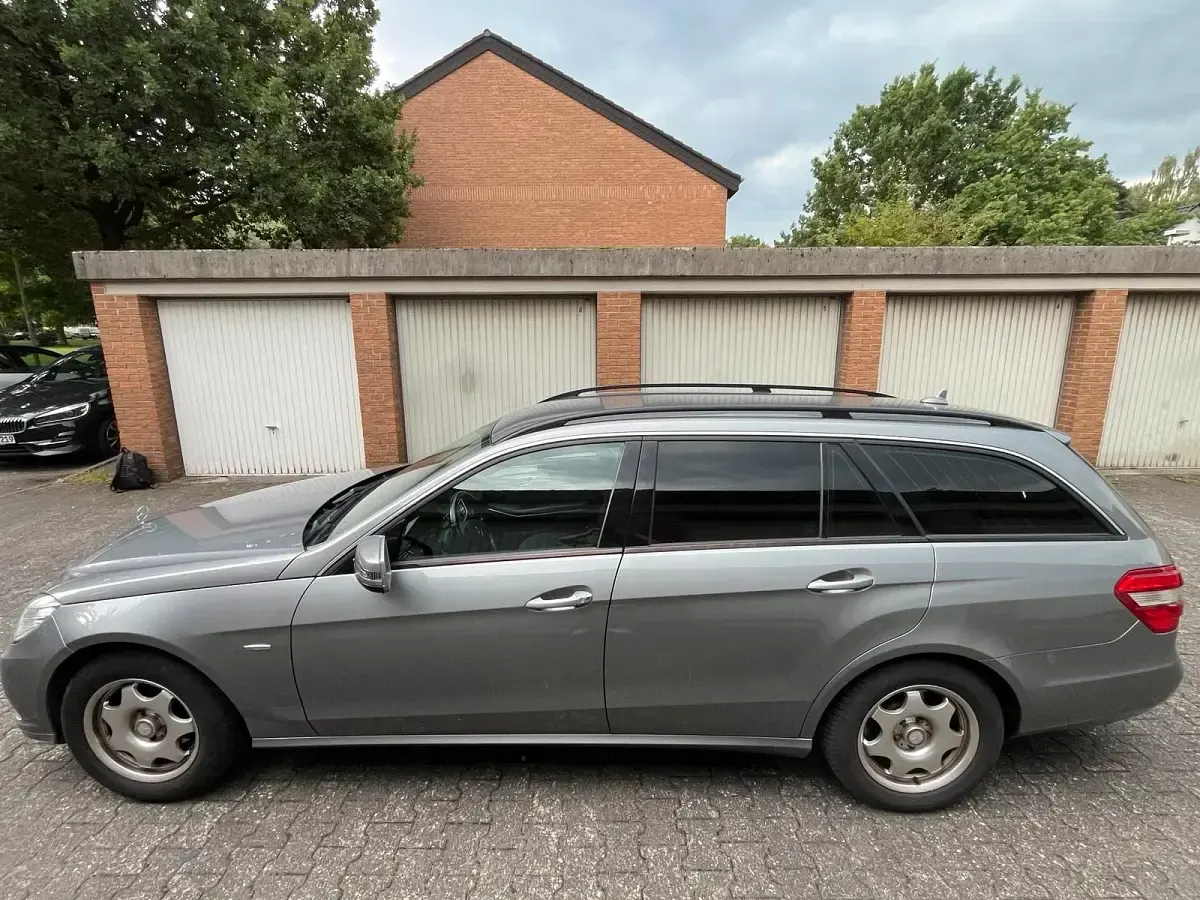 Gebraucht Mercedes E200 136 PS (100 kW) 2010 Grau Kombi
