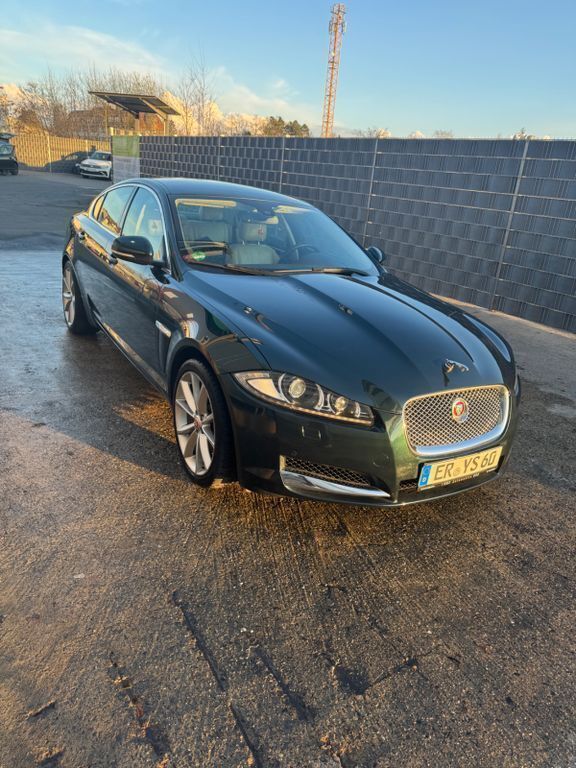 Grün Gebraucht 2014 Jaguar XF Limousine | 10.500 € (Fairer Preis) - Bild 1/4