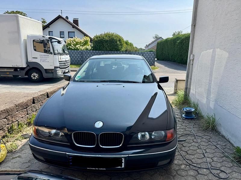 Schwarz Gebraucht 1999 BMW 528 Basis Limousine | 2.240 € (Fairer Preis) - Bild 1/4