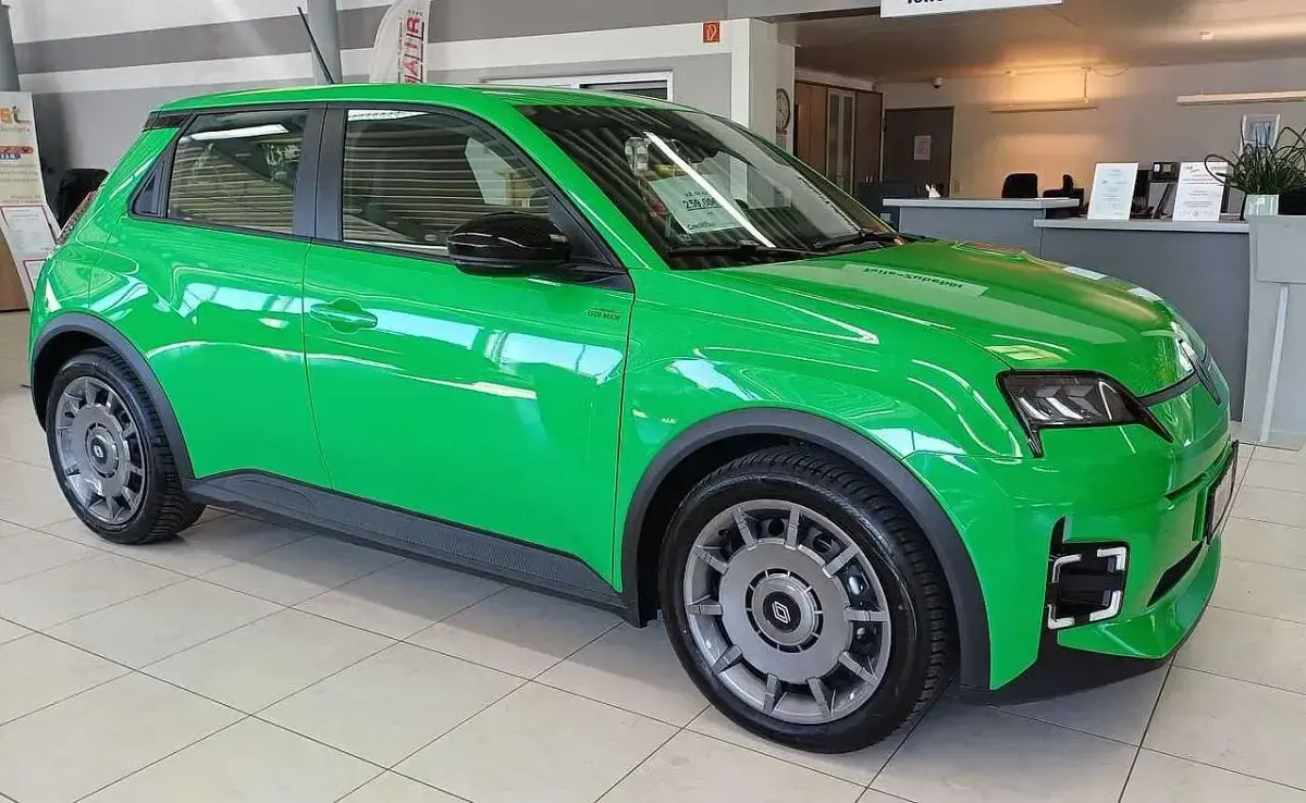 Neu Renault 5 E-Tech Evolution 89 kW (122 PS) 2026 Pop green Limousine