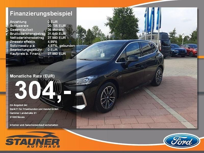 Black sapphire metallic Gebraucht 2024 BMW 218 Active Tourer M Sport Van / Kleinbus | 27.480 € (Superpreis) - Bild 1/4