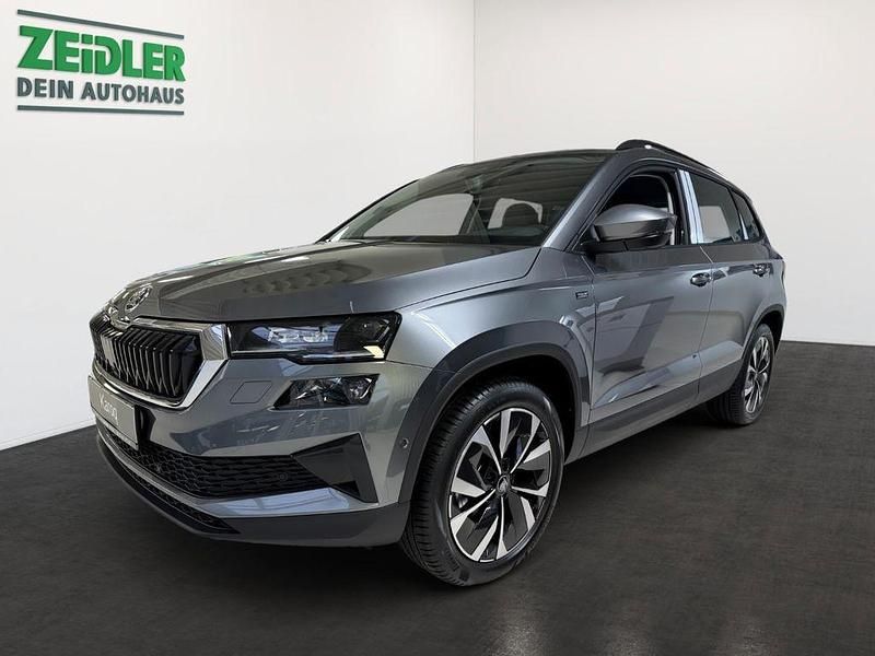 Grau Neu 2025 Skoda Karoq Drive SUV | 48.249 € - Bild 1/4