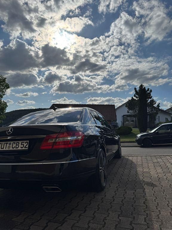 Gebraucht Mercedes E350 265 PS (194 kW) 2012 Schwarz Limousine