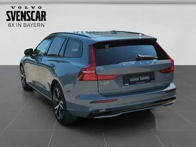 Gebraucht Volvo V60 145 PS (106 kW) 2023 Kombi
