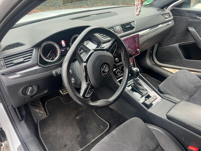 Gebraucht Skoda Superb SportLine 190 PS (139 kW) 2018 Weiß Kombi