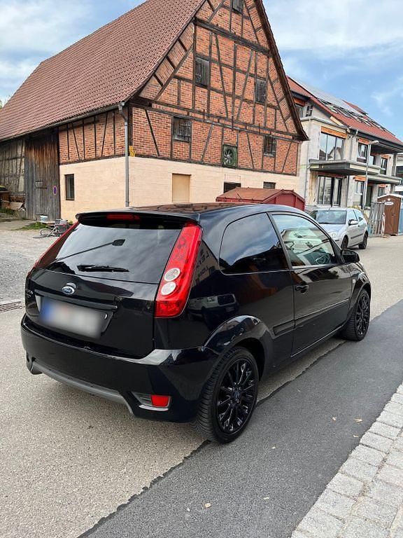 Gebraucht Ford Fiesta 80 PS (58 kW) 2008 Schwarz Kleinwagen