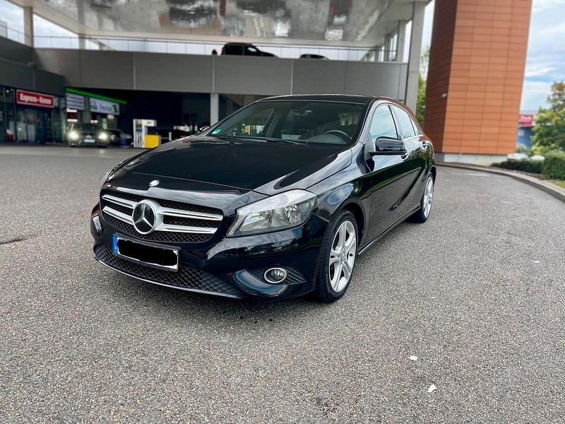 Schwarz Gebraucht 2013 Mercedes A180 Kleinwagen | 9.800 € (Fairer Preis) - Bild 1/4