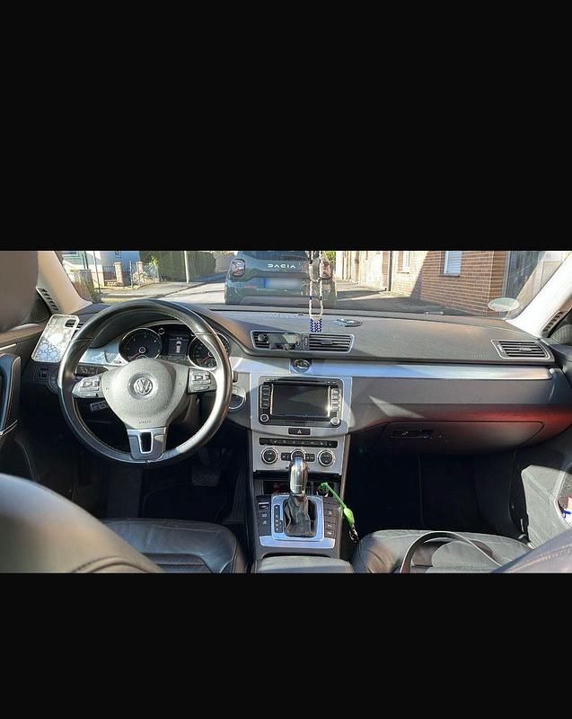 Gebraucht VW Passat Highline 140 PS (102 kW) 2013 Schwarz Kombi