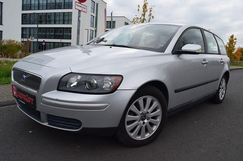 Grau Gebraucht 2004 Volvo V50 Kinetic Kombi | 1.499 € (Fairer Preis) - Bild 1/4
