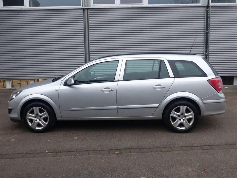 Gebraucht Opel Astra Innovation 116 PS (85 kW) 2008 Silber Kombi