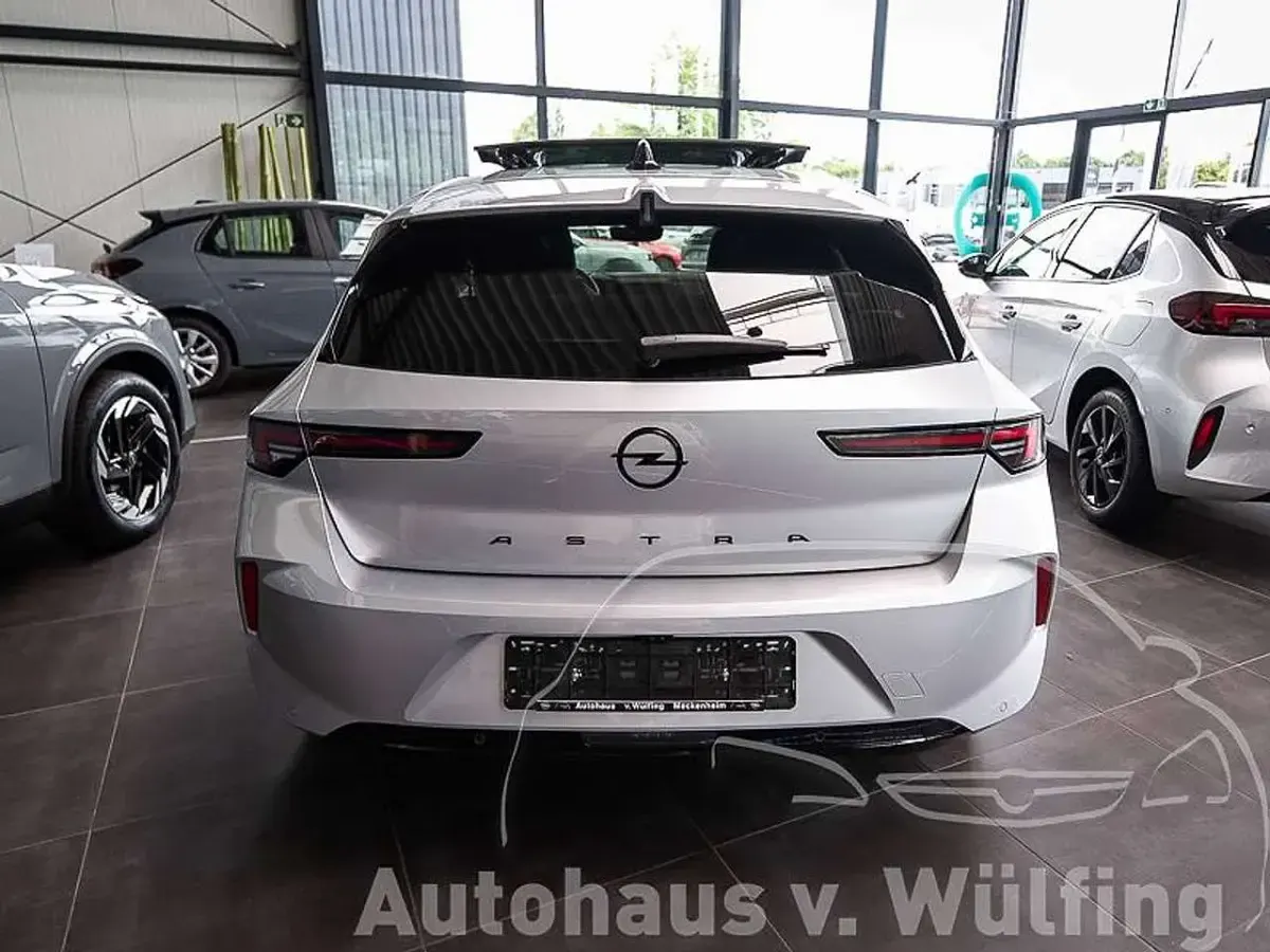Gebraucht Opel Astra Ultimate 131 PS (96 kW) 2024 Kristallsilber Limousine
