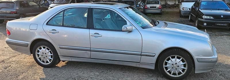 Gebraucht Mercedes E200 165 PS (121 kW) 2000 Grau Limousine