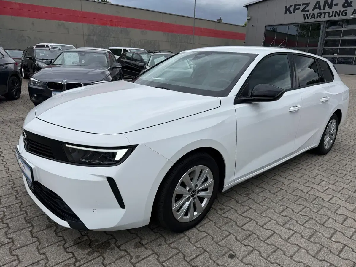 Gebraucht Opel Astra Business Edition 131 PS (96 kW) 2023 Weiß Kleinwagen