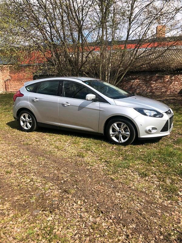 Second-hand Ford Focus 150 CP (110 kW) 2012 Argintiu Berlinǎ