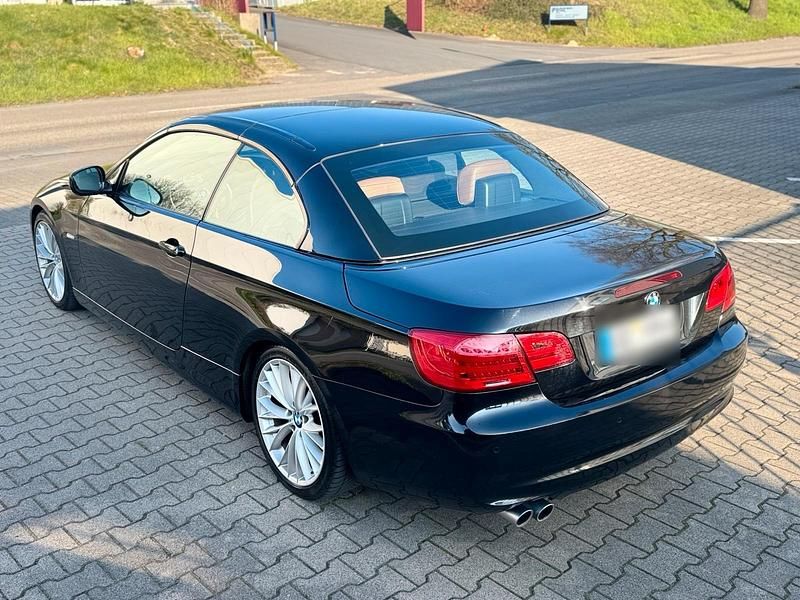 Gebraucht BMW 325 Cabriolet 204 PS (150 kW) 2012 Schwarz Cabrio