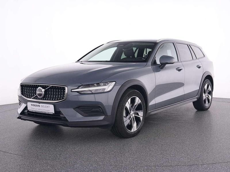 Gebraucht Volvo V60 CC Plus 197 PS (144 kW) 2024 Grau thunder grey / metallic Kombi
