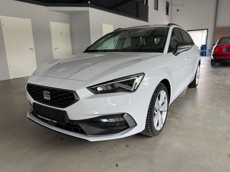 Weiß Gebraucht 2024 Seat Leon FR-Line Kombi | 27.450 € (Fairer Preis) - Bild 1/4