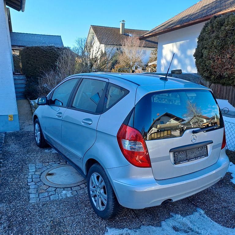 Silber Gebraucht 2009 Mercedes A180 Van / Kleinbus | 3.200 € (Guter Preis) - Bild 1/4