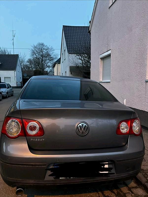 Gebraucht VW Passat 102 PS (75 kW) 2007 Grau Limousine