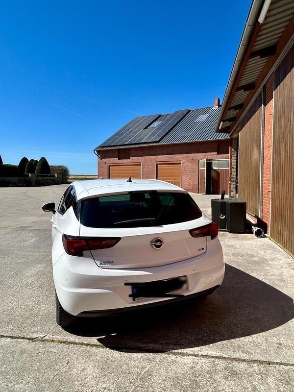 Gebraucht Opel Astra Active 110 PS (80 kW) 2017 Weiß Limousine