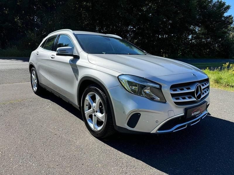 Gebraucht Mercedes GLA180 122 PS (89 kW) 2017 Silber SUV